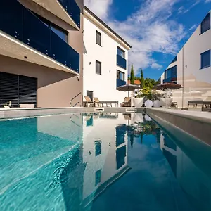 https://villa-aurea-apartments-malinska-luxury-5-stars.primorje-gorskikotar.com